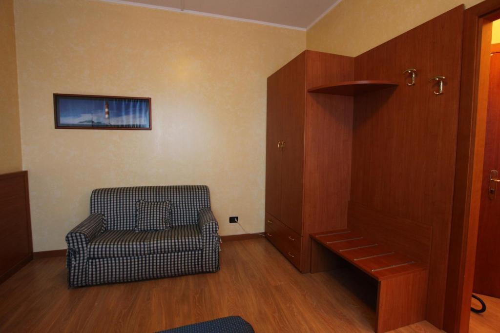 Hotel Lincoln Чинизелло-Бальзамо Номер фото
