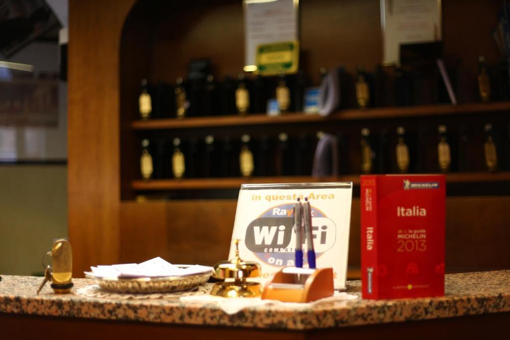 Hotel Lincoln Чинизелло-Бальзамо Экстерьер фото